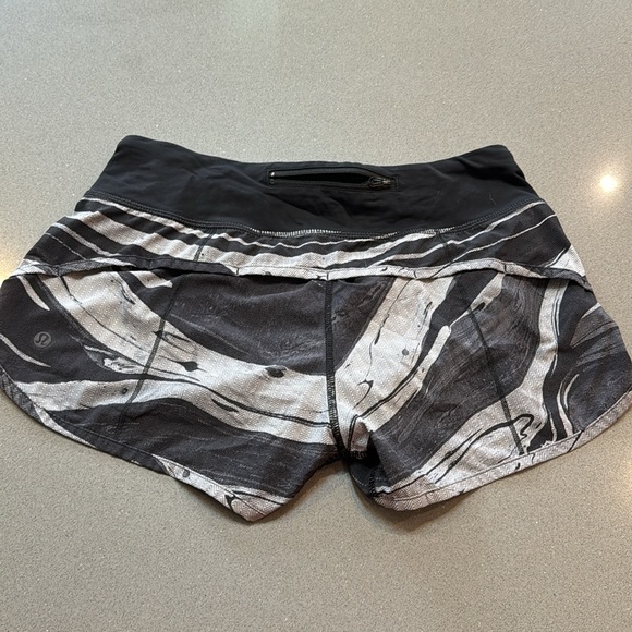 Lululemon marble shorts - Picture 2 of 3